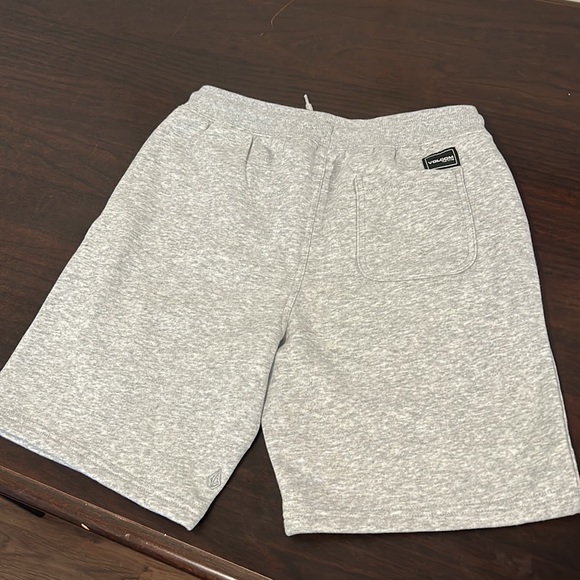 Volcom shorts - Picture 4 of 6
